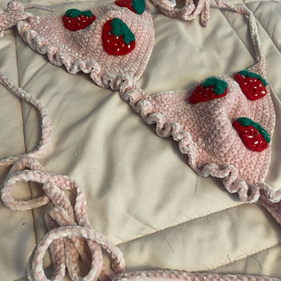 STRAWBERRY VELVET TOP - Picture 4 of 4